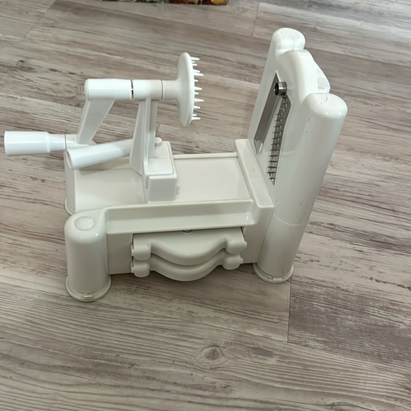 Paderno world cuisine spiral vegetable slicer - Picture 6 of 7